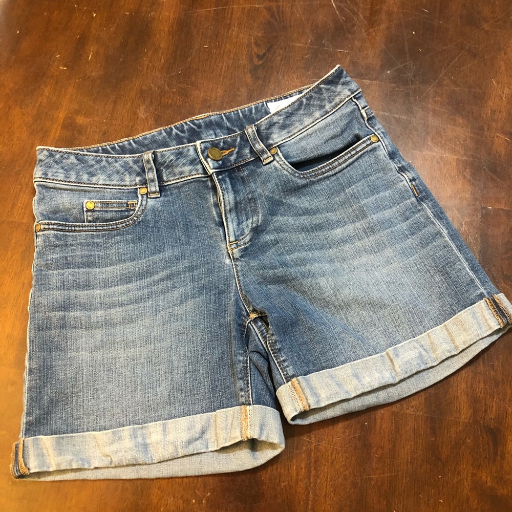 Turo by Vince Camuto Jean Shorts - size 27/4